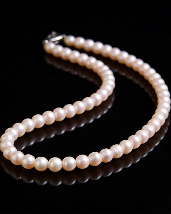 Timeless Minimalist Pink Freshwater Pearl Necklace – Classic Blush Pearl Strand